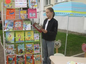 Read more about the article Библиотечный бульвар «Мы хотим, чтоб ваше лето было книгами согрето»