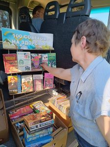 Read more about the article Работа библиобуса, выставка «100 советов на здоровье»