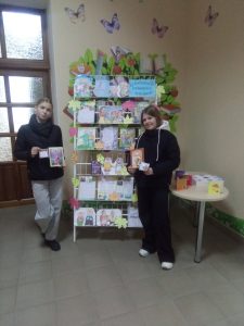 Read more about the article Выставка-поздравление «Ладушки, ладушки, дедушки и бабушки»