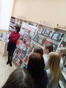 Read more about the article Выставка-реквием «Война за колючей проволокой».