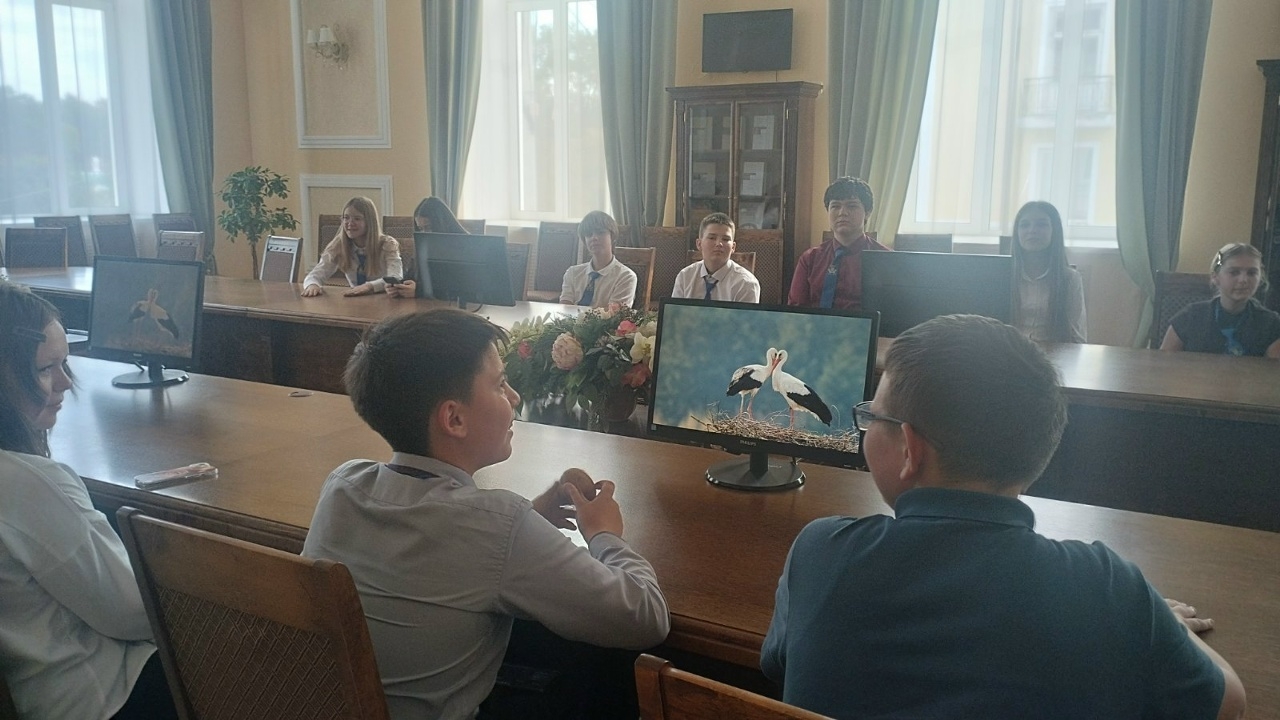 Read more about the article «Кнігі роднага краю ўсіх нас яднаюць»: литературный час в библиотеке